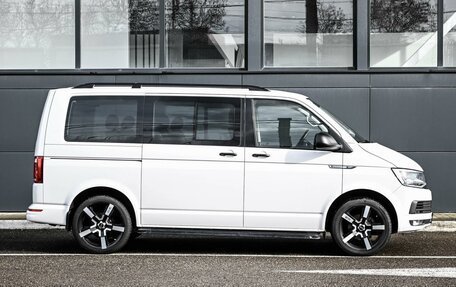 Volkswagen Multivan T6 рестайлинг, 2019 год, 4 254 000 рублей, 5 фотография