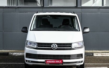 Volkswagen Multivan T6 рестайлинг, 2019 год, 4 254 000 рублей, 3 фотография