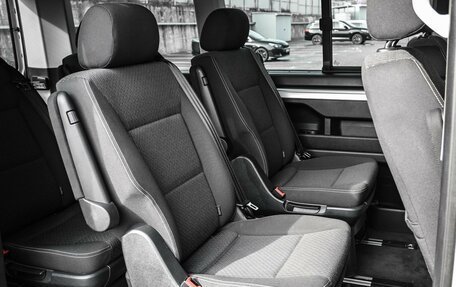 Volkswagen Multivan T6 рестайлинг, 2019 год, 4 254 000 рублей, 8 фотография