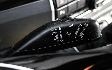 Volkswagen Multivan T6 рестайлинг, 2019 год, 4 254 000 рублей, 16 фотография