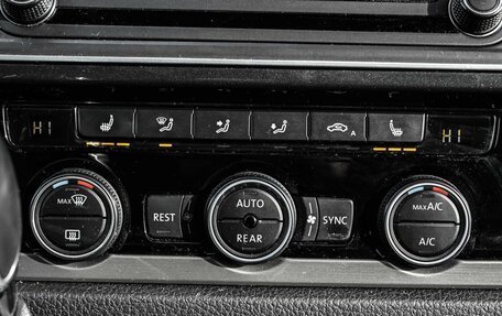 Volkswagen Multivan T6 рестайлинг, 2019 год, 4 254 000 рублей, 20 фотография