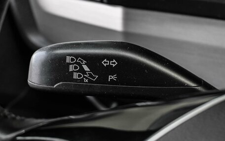 Volkswagen Multivan T6 рестайлинг, 2019 год, 4 254 000 рублей, 15 фотография