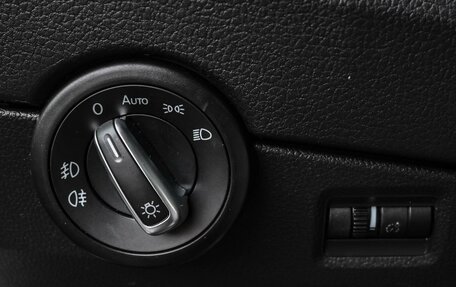 Volkswagen Multivan T6 рестайлинг, 2019 год, 4 254 000 рублей, 17 фотография