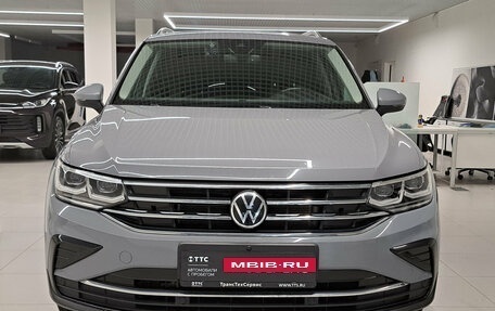 Volkswagen Tiguan II, 2021 год, 3 750 000 рублей, 2 фотография