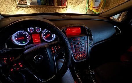 Opel Astra J, 2013 год, 950 000 рублей, 1 фотография