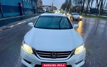 Honda Accord IX рестайлинг, 2013 год, 1 660 000 рублей, 1 фотография