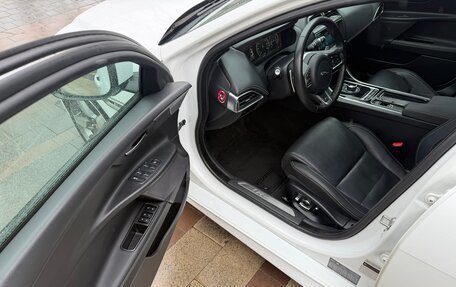 Jaguar XE I рестайлинг, 2018 год, 2 250 000 рублей, 13 фотография