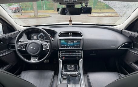 Jaguar XE I рестайлинг, 2018 год, 2 250 000 рублей, 18 фотография