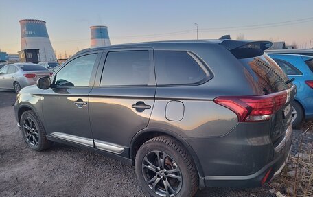 Mitsubishi Outlander III рестайлинг 3, 2015 год, 1 750 000 рублей, 4 фотография