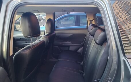 Mitsubishi Outlander III рестайлинг 3, 2015 год, 1 750 000 рублей, 8 фотография