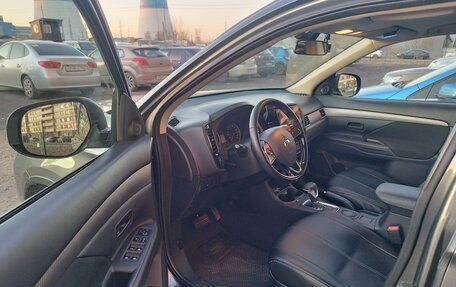 Mitsubishi Outlander III рестайлинг 3, 2015 год, 1 750 000 рублей, 11 фотография