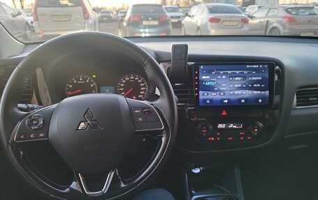 Mitsubishi Outlander III рестайлинг 3, 2015 год, 1 750 000 рублей, 7 фотография