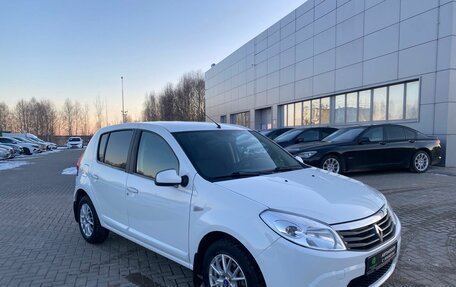 Renault Sandero I, 2013 год, 680 000 рублей, 2 фотография