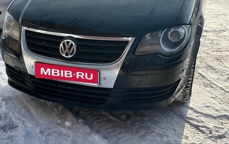 Volkswagen Touran III, 2009 год, 799 999 рублей, 1 фотография