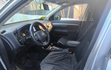 Mitsubishi Outlander III рестайлинг 3, 2016 год, 1 800 000 рублей, 5 фотография