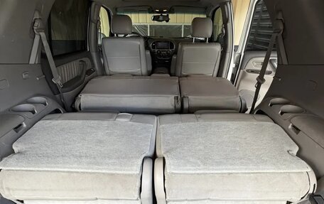 Toyota Sequoia II рестайлинг, 2005 год, 2 700 000 рублей, 13 фотография