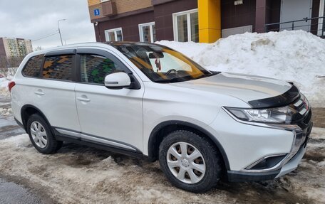 Mitsubishi Outlander III рестайлинг 3, 2017 год, 1 650 000 рублей, 9 фотография