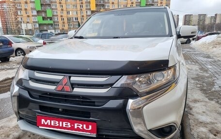Mitsubishi Outlander III рестайлинг 3, 2017 год, 1 650 000 рублей, 6 фотография