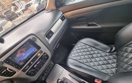 Mitsubishi Outlander III рестайлинг 3, 2017 год, 1 650 000 рублей, 17 фотография