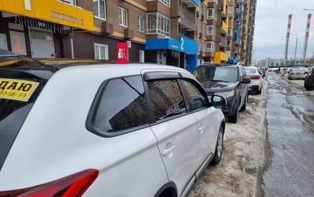 Mitsubishi Outlander III рестайлинг 3, 2017 год, 1 650 000 рублей, 8 фотография