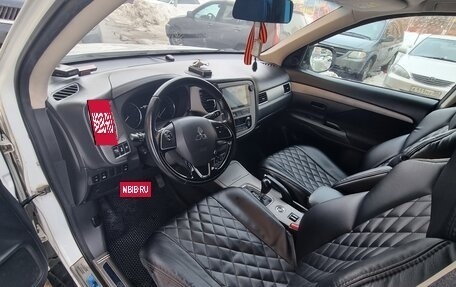 Mitsubishi Outlander III рестайлинг 3, 2017 год, 1 650 000 рублей, 15 фотография