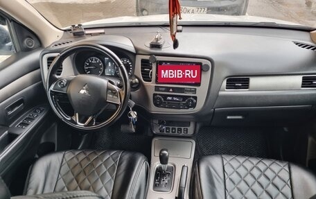 Mitsubishi Outlander III рестайлинг 3, 2017 год, 1 650 000 рублей, 24 фотография