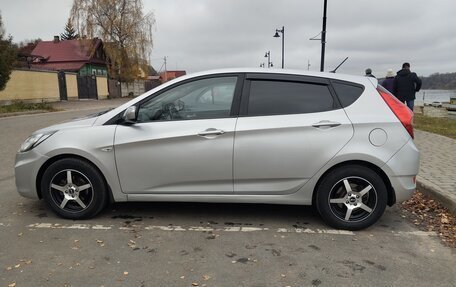 Hyundai Solaris II рестайлинг, 2011 год, 577 000 рублей, 2 фотография