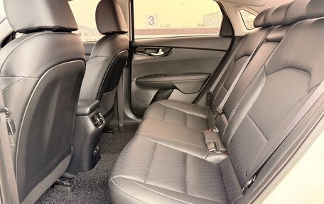 KIA K3, 2023 год, 1 800 000 рублей, 17 фотография