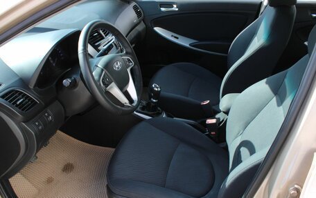 Hyundai Solaris II рестайлинг, 2012 год, 850 000 рублей, 16 фотография