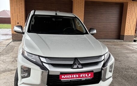 Mitsubishi L200 IV рестайлинг, 2019 год, 3 250 000 рублей, 2 фотография