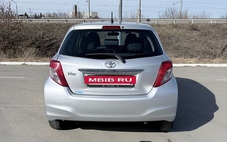 Toyota Vitz, 2013 год, 630 000 рублей, 2 фотография