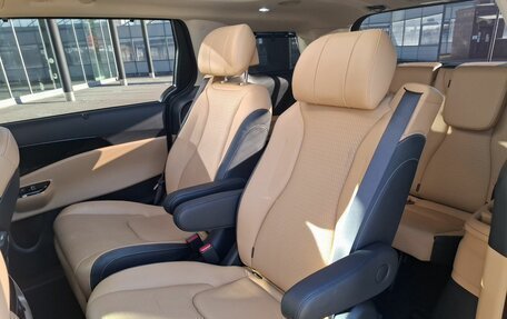 KIA Carnival, 2023 год, 5 500 000 рублей, 30 фотография