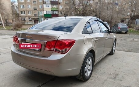 Chevrolet Cruze II, 2011 год, 700 000 рублей, 4 фотография