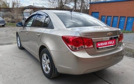 Chevrolet Cruze II, 2011 год, 700 000 рублей, 3 фотография