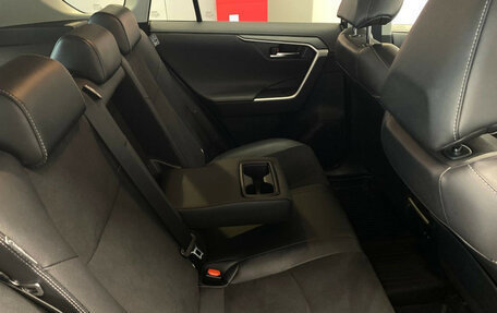 Toyota RAV4, 2021 год, 3 350 000 рублей, 8 фотография