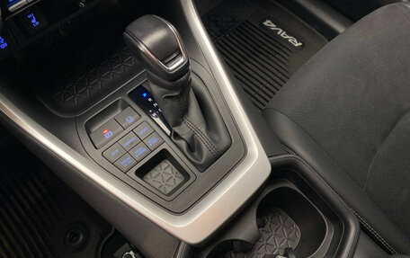 Toyota RAV4, 2021 год, 3 350 000 рублей, 13 фотография