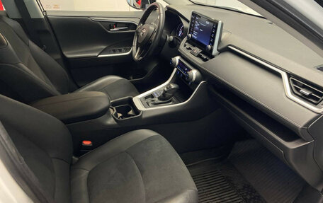 Toyota RAV4, 2021 год, 3 350 000 рублей, 7 фотография