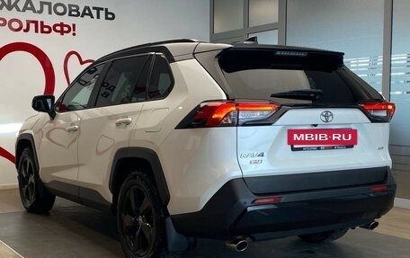 Toyota RAV4, 2021 год, 3 350 000 рублей, 6 фотография