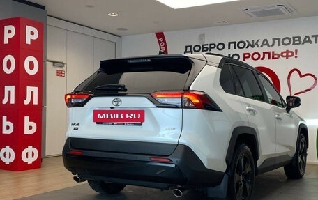 Toyota RAV4, 2021 год, 3 350 000 рублей, 4 фотография