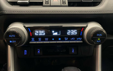 Toyota RAV4, 2021 год, 3 350 000 рублей, 15 фотография