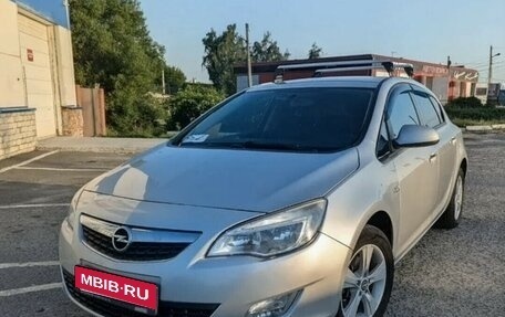 Opel Astra J, 2012 год, 730 000 рублей, 1 фотография