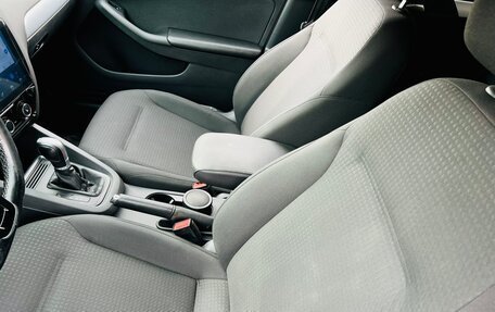 Volkswagen Jetta VI, 2018 год, 1 199 000 рублей, 17 фотография