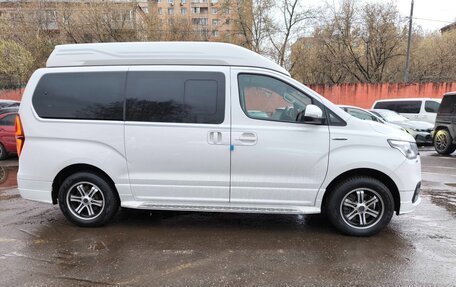 Hyundai Grand Starex Grand Starex I рестайлинг 2, 2019 год, 5 500 000 рублей, 8 фотография