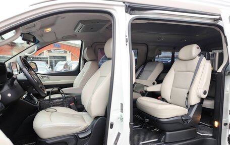 Hyundai Grand Starex Grand Starex I рестайлинг 2, 2019 год, 5 500 000 рублей, 16 фотография