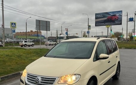 Volkswagen Touran III, 2010 год, 585 000 рублей, 1 фотография