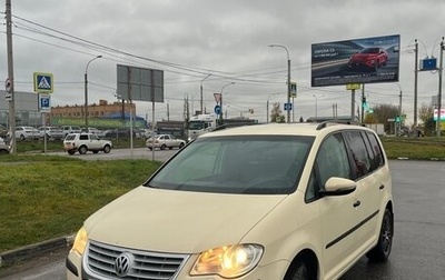 Volkswagen Touran III, 2010 год, 585 000 рублей, 1 фотография