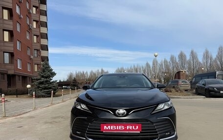 Toyota Camry, 2023 год, 3 650 000 рублей, 2 фотография
