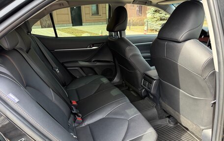 Toyota Camry, 2023 год, 3 650 000 рублей, 10 фотография
