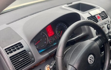 Volkswagen Touran III, 2010 год, 585 000 рублей, 7 фотография