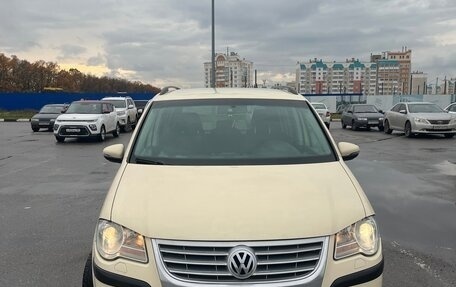 Volkswagen Touran III, 2010 год, 585 000 рублей, 6 фотография